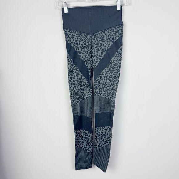 GOOD AMERICAN | Black Gray Leopard Print Active Leggings Women’s Size 0/1 XS/S - Picture 2 of 11